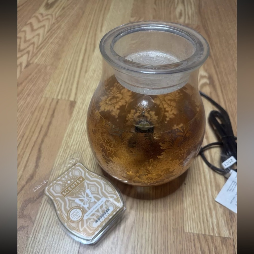 Scentsy Wax Warmer and Wax